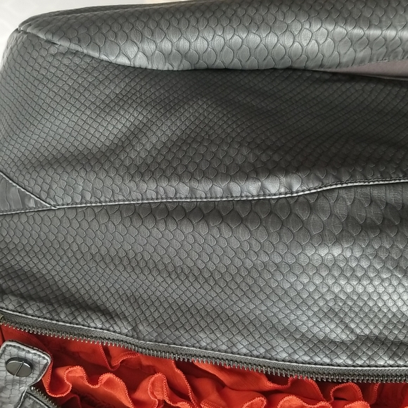 Kenneth Cole Faux Leather. Size XS. Grey. Lined. Zip Up with Zipper Pockets. - Picture 8 of 10